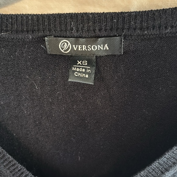 GUC black sweater with front pockets slightly oversized - Picture 4 of 6